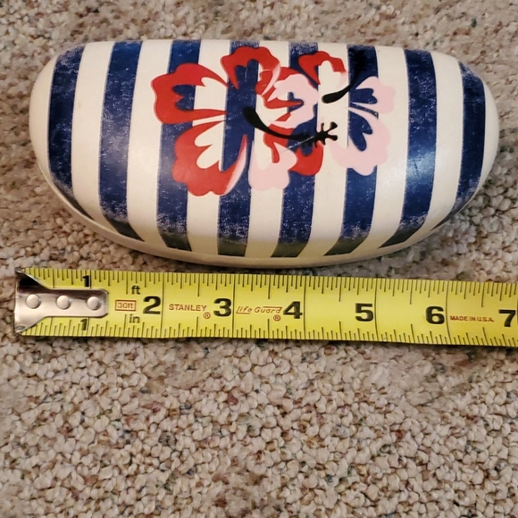 Hard shell eyeglass case (glasses NOT included) - Picture 7 of 8